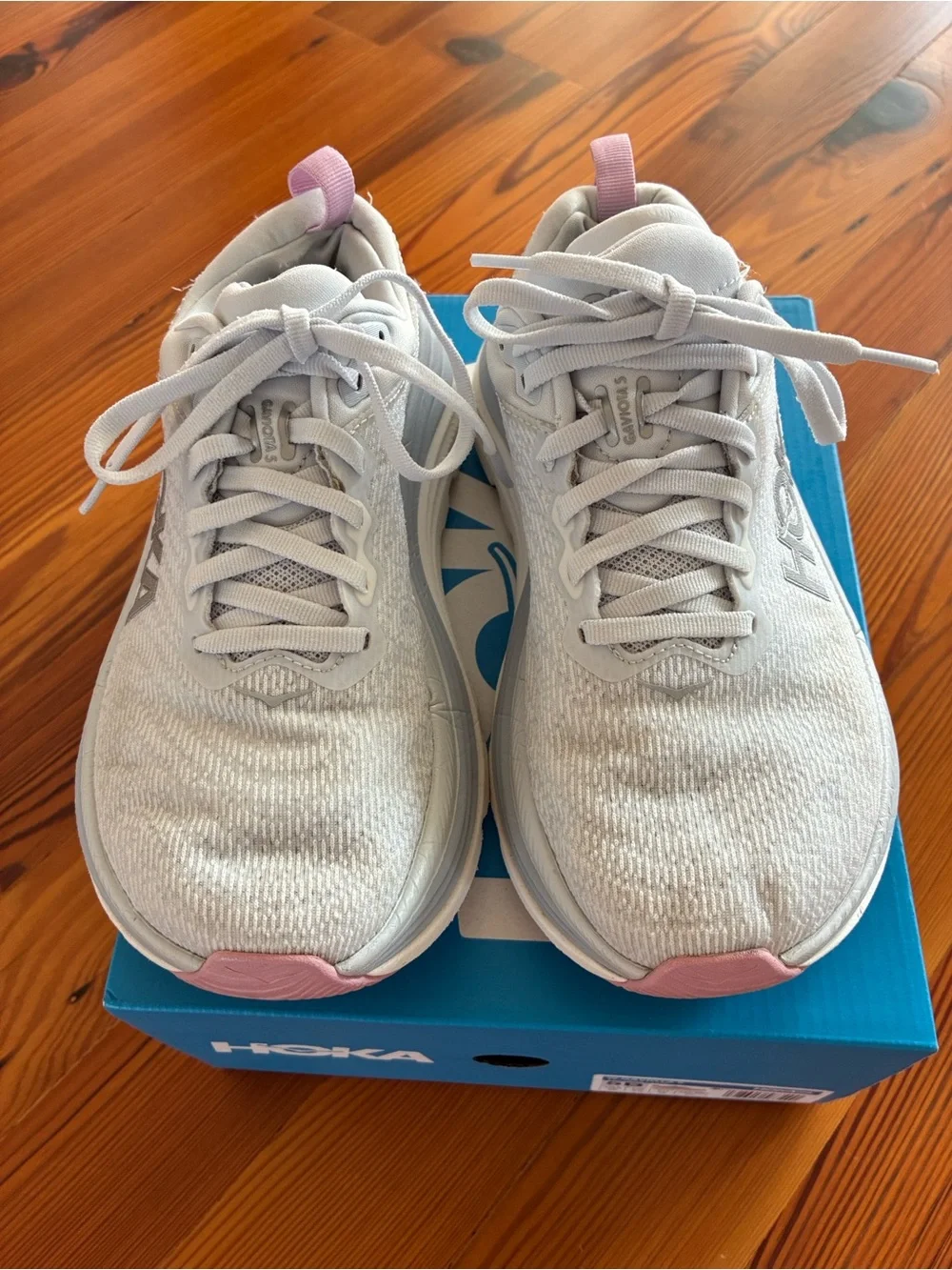 Hoka light gray